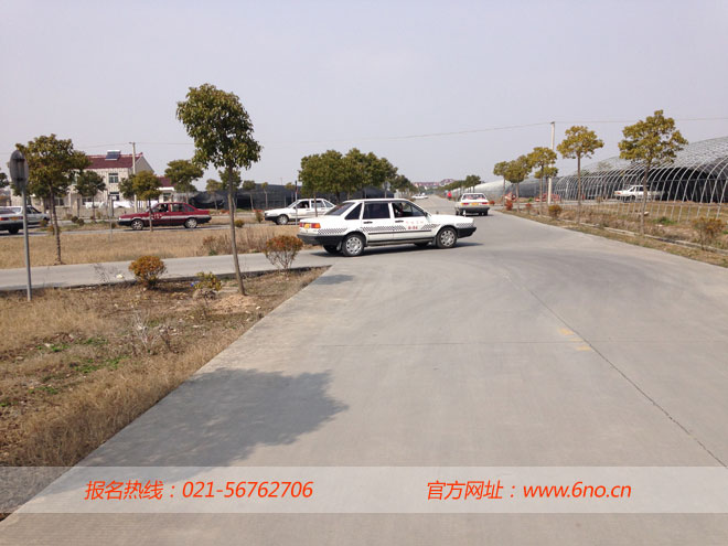 邮佳驾校训练场地
